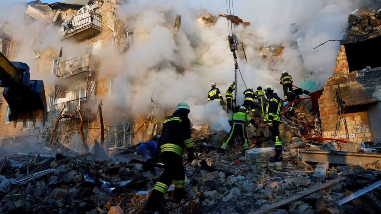 European Leaders Condemn Russian Strikes That Kill 19 and Hit EU Headquarters in Kyiv