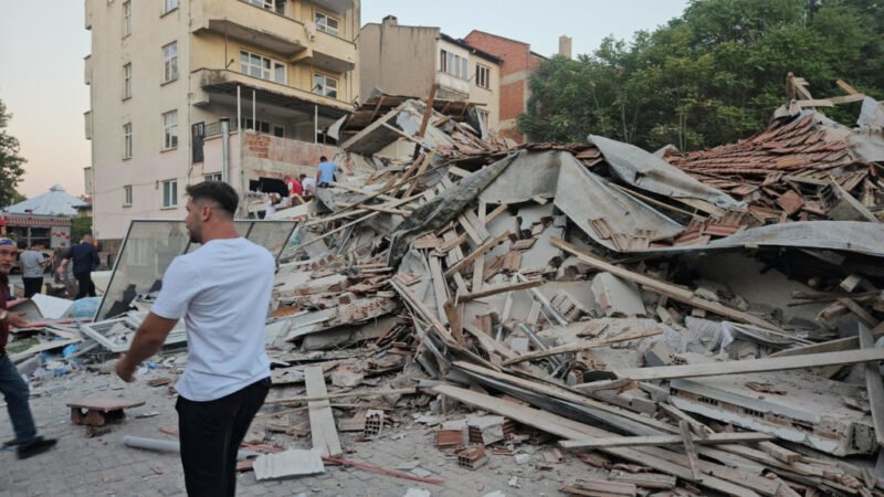 A powerful earthquake with a magnitude of 6.1 hit western Türkiye, resulting in one fatality and several injuries.